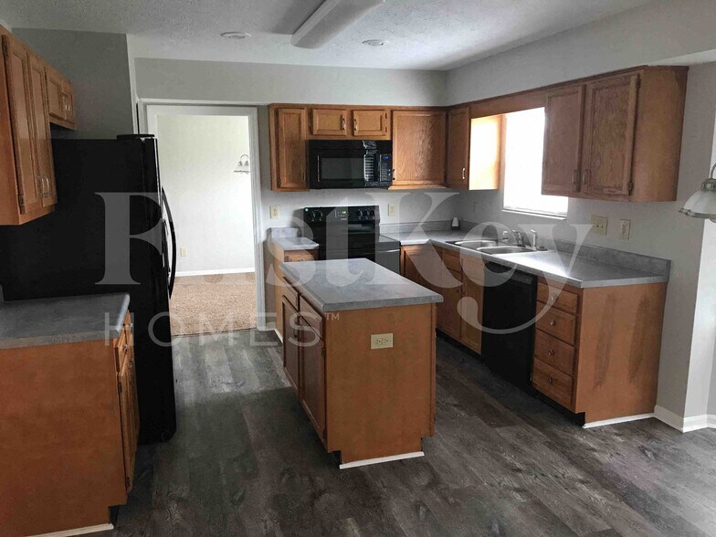 Building Photo - 3066 Blue Heron Dr