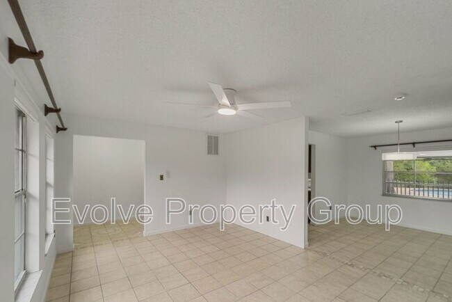 Building Photo - 724 Forest Glen Ct