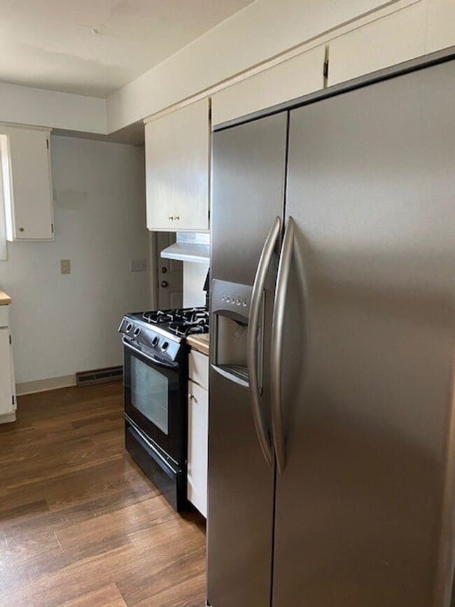 Building Photo - 1810 W Sussex Ave