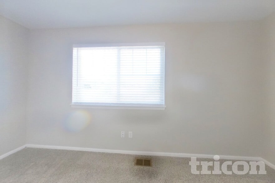 Building Photo - 7191 S Oak Hill Cir