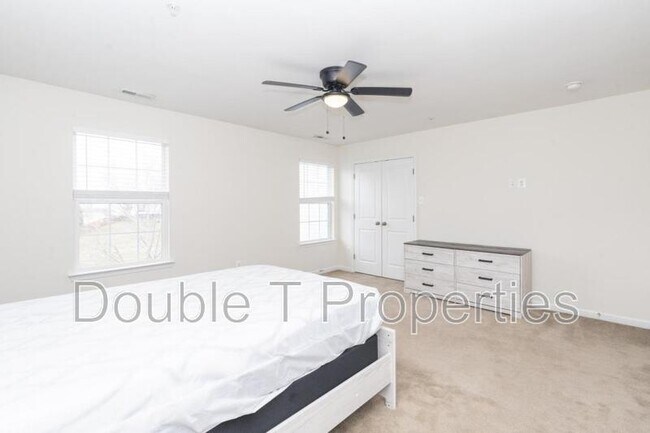 Building Photo - 1841 Graymount Way