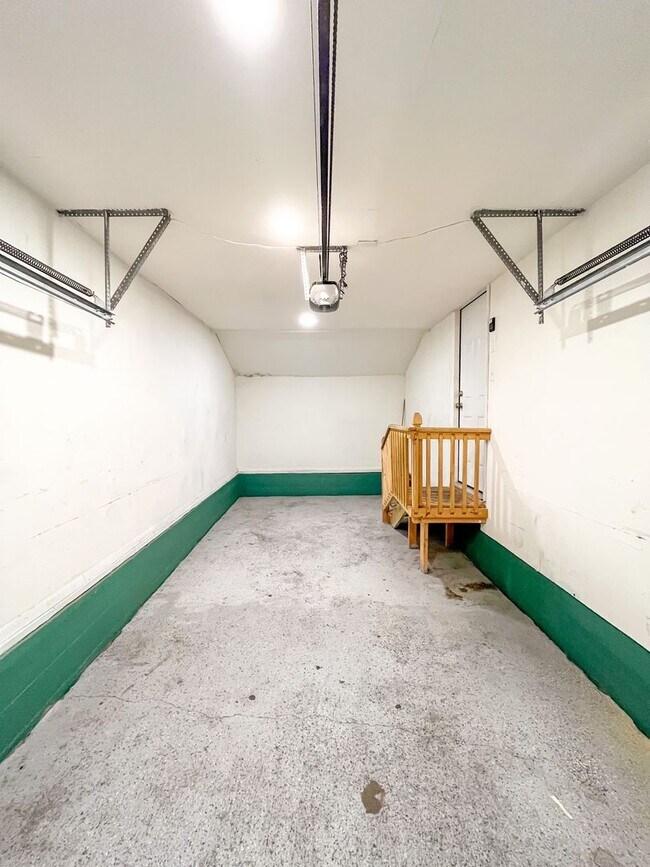 Building Photo - Available NOW!!!! This charming 1 story, 2...