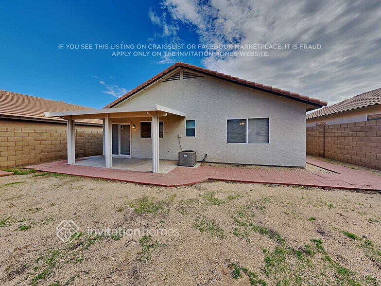 Building Photo - 15440 W Gelding Dr