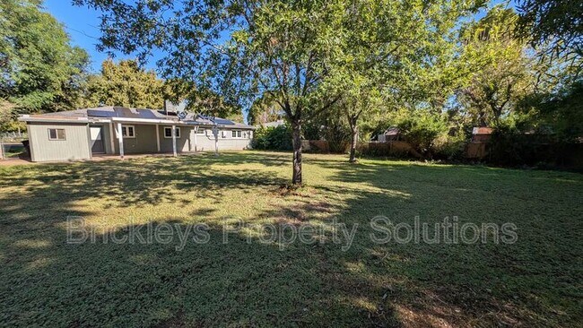 Building Photo - 1435 E Cedar St