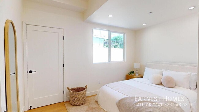 Building Photo - 6441 Satsuma Ave