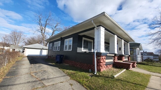 Building Photo - Move-In Ready 2BR/2BA with Garage – Great Location