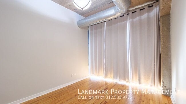 Building Photo - 1069 W 14th Pl