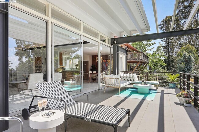Building Photo - 6624 Saroni Dr