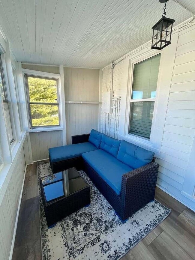 Building Photo - 160 1/2 W Mound St