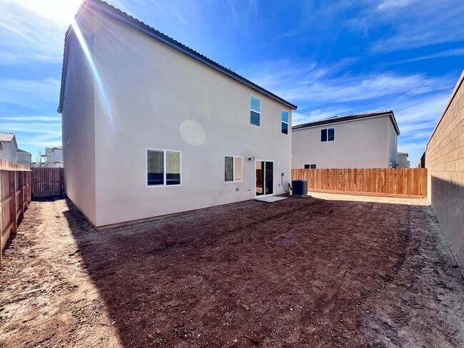 Building Photo - $2,950 Ashlan & Highland - Clovis 4 Bedroo...