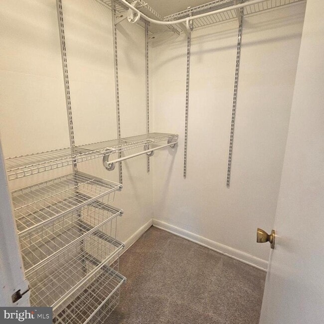 Building Photo - 9657 Lindenbrook St