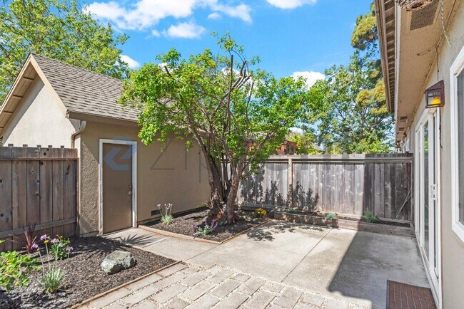 Building Photo - 1030 Gull Ave