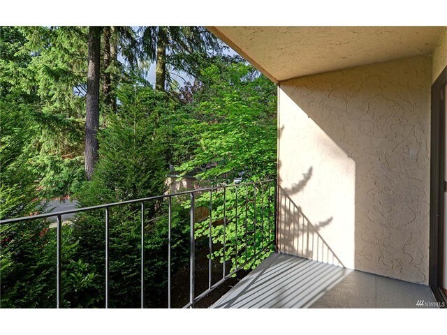 Building Photo - 16310 NE 12th Ct