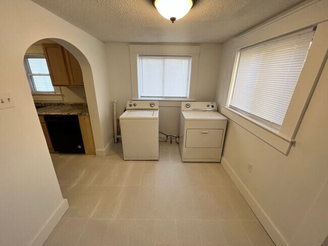 Building Photo - 960 E Pleasant Run Parkway North Dr