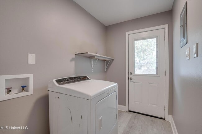 Building Photo - 1076 Lilinoe Way