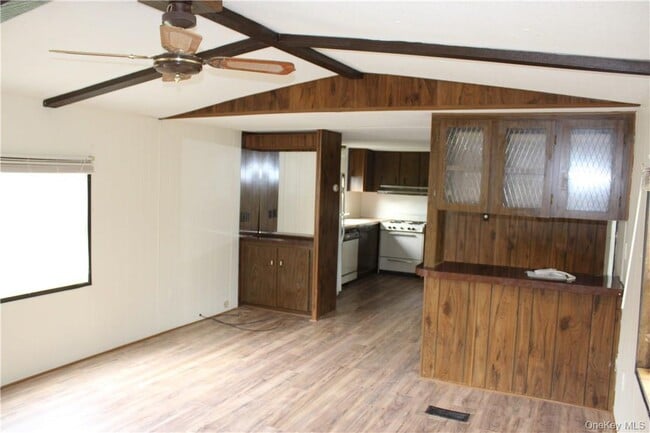 Building Photo - 16 Tanglewood Park Dr