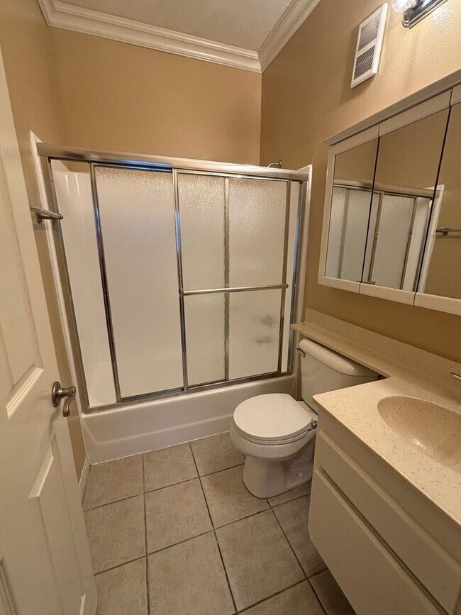 Building Photo - Beautiful 2 Bed / 2 Bath Condo for Rent in Long Beach!