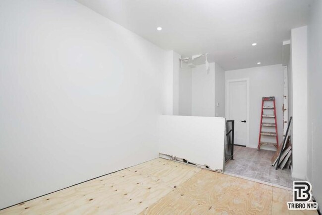 Building Photo - 1 bedroom in BROOKLYN NY 11206