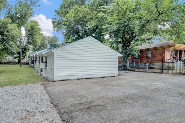 Building Photo - 2966 Yale Ave