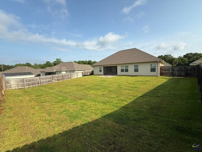 Building Photo - 313 Creek Ridge Dr