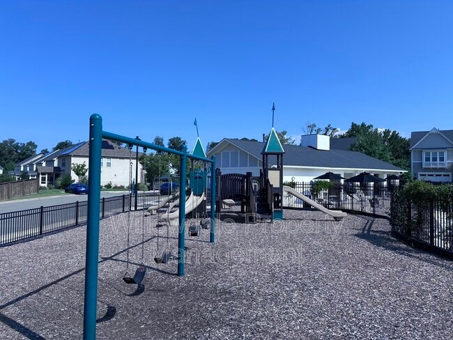 Building Photo - 1309 Little Hills Dr