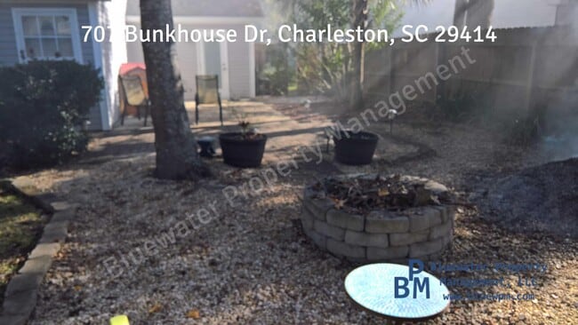 Building Photo - 707 Bunkhouse Dr