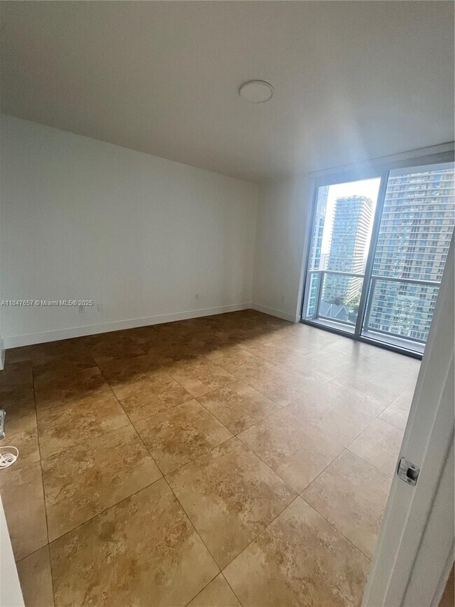 Building Photo - 1060 Brickell Ave