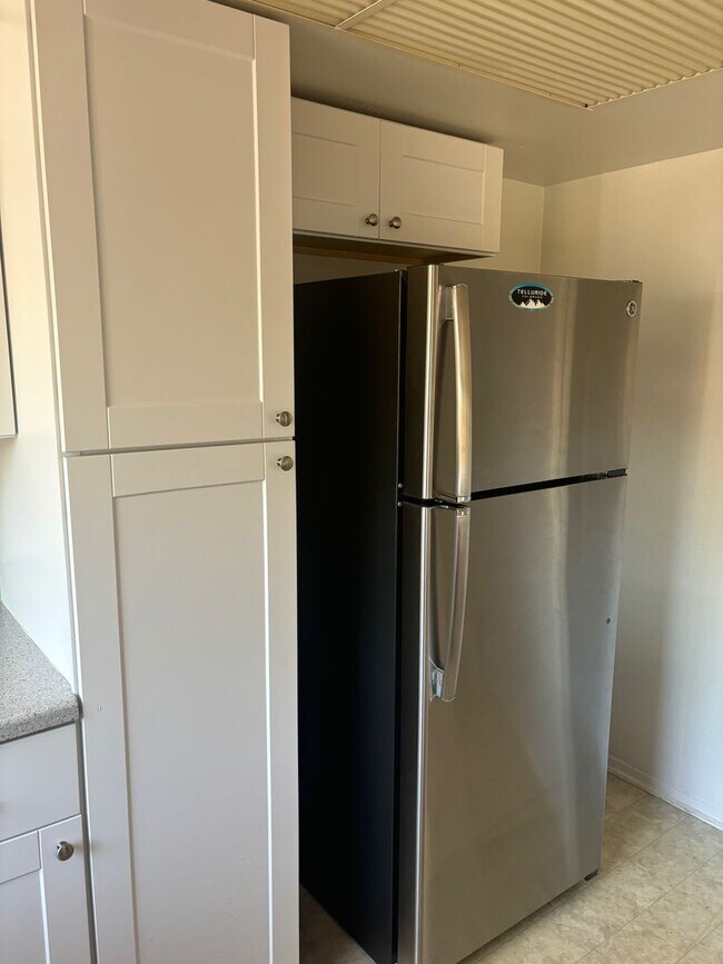 Building Photo - Updated 3bd/2.5ba Townhome in Lakewood