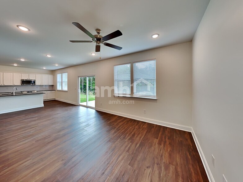 Building Photo - 4010 Chivalry Dr