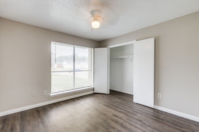 Building Photo - 2513 Richmond Dr