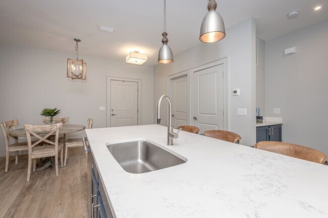 Building Photo - Fully furnished luxurious waterfront condo at The Inlet!