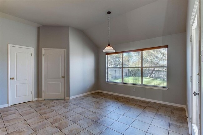 Building Photo - 120 Abbey Dr
