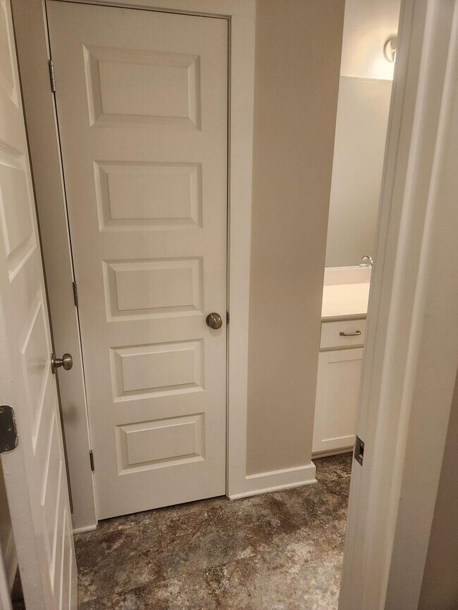 Building Photo - Nice 3 Bed 2 Bath House! Available Now!