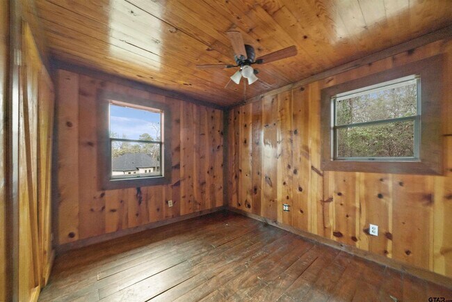 Building Photo - 20973 Lakeview Dr