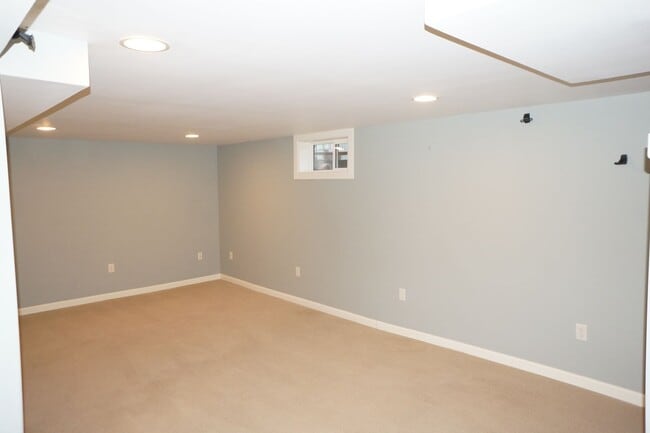 Building Photo - NE Portland - Irvington 3-bedroom Beauty!