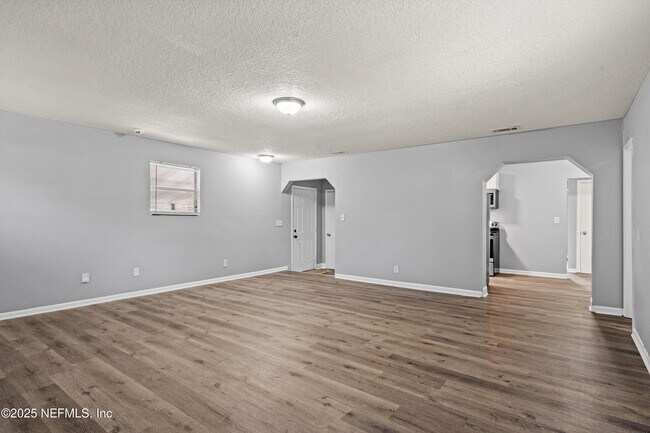 Building Photo - 2739 King Cole Dr