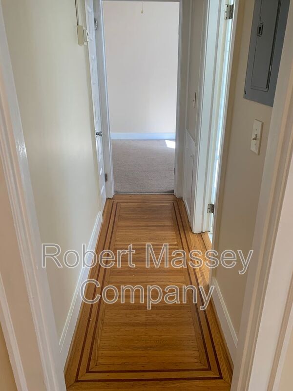 Building Photo - 2424 Glenmary Ave