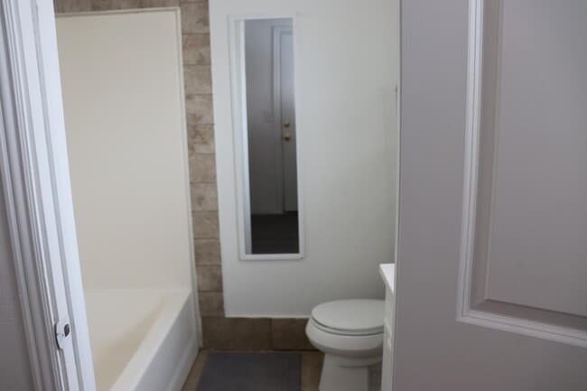 Building Photo - 44 W 2700 S