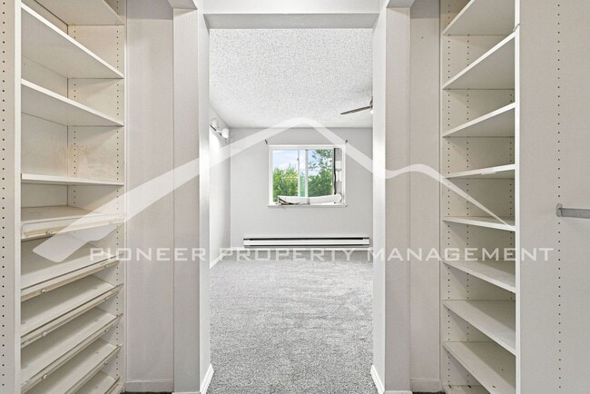 Building Photo - 7885 Barbara Ann Dr