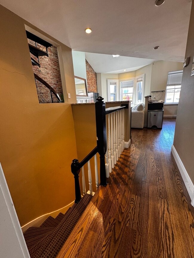 Building Photo - 1 bed 1.5 bath with roof deck, no undergrads, central air, W/D in unit