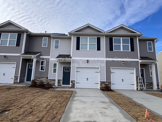 Building Photo - 407 Belgian Red Wy