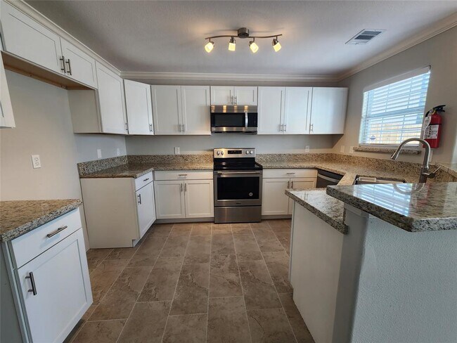 Building Photo - 4650 Larkspur St