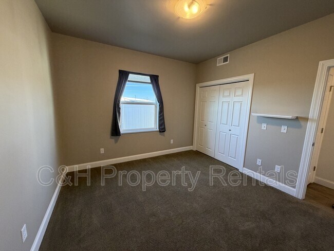 Building Photo - 1405 Harmony Ct