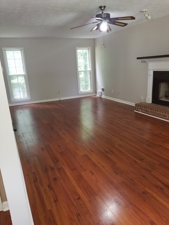 Building Photo - 150 Timber Valley Ln