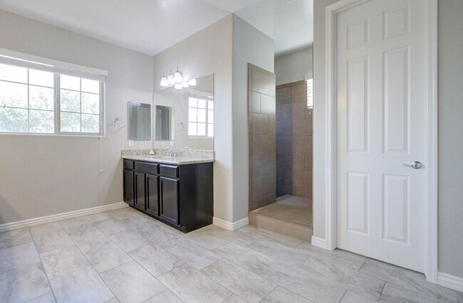 Building Photo - 4617 E Walter Way
