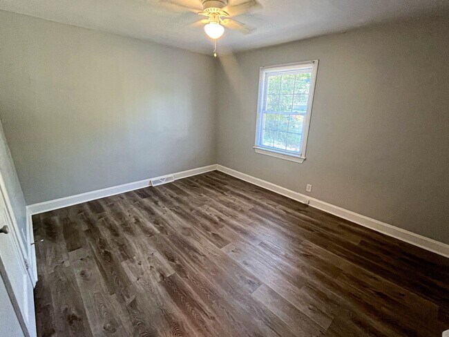 Building Photo - Charming bungalow 2 Bedrooms, 1 Bathroom in Winston Salem