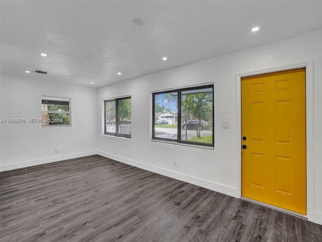 Building Photo - 6420 SW 22nd Ct