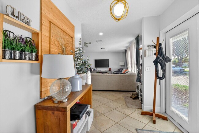 Building Photo - 320 Riverdale Rd