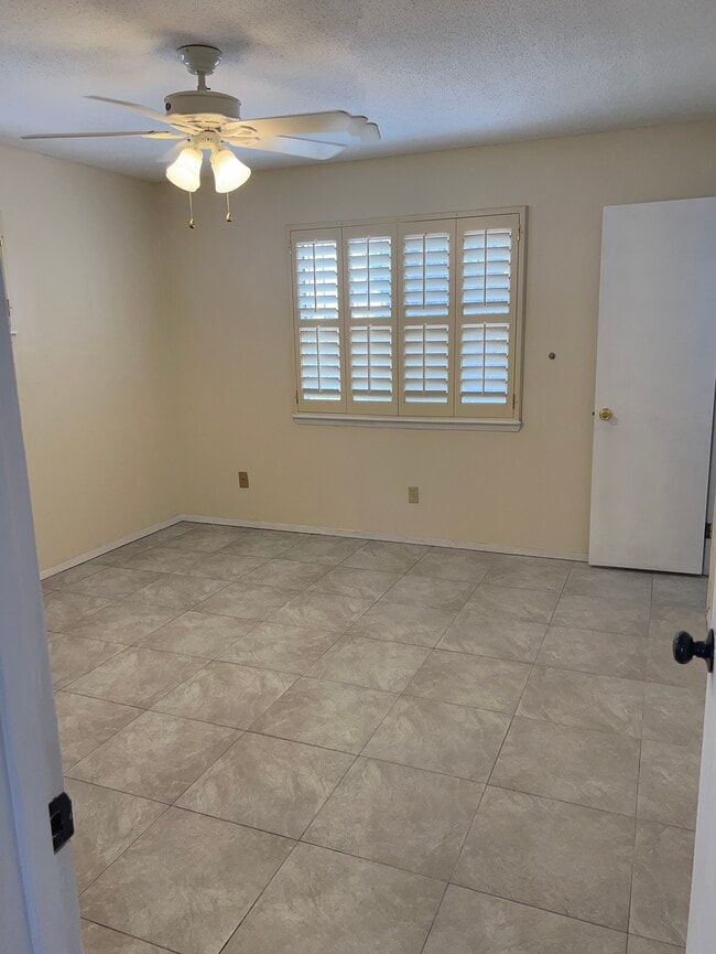 Building Photo - 7105 Tierra Alta Ave