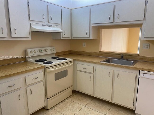 Building Photo - 1810 SW 81st Ave